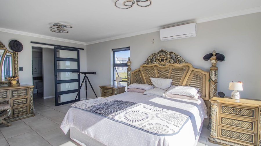 5 Bedroom Property for Sale in Sandy Point Beach Estate Western Cape